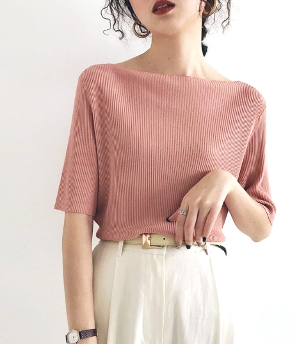 BUDOFASHION's tweet image. きれいめスタイルにも合わせられるトップス😃ゆるっとボートネック×ネックレスorスカーフで華奢見えを狙いたい⭐️
気分があがるカラーを選んで残暑を乗りきりましょう☀️

骨格診断ナチュラルタイプにおすすめ🙆‍♀️

▶︎『emi +』ボートネック 5分袖サマーニットプルオーバー