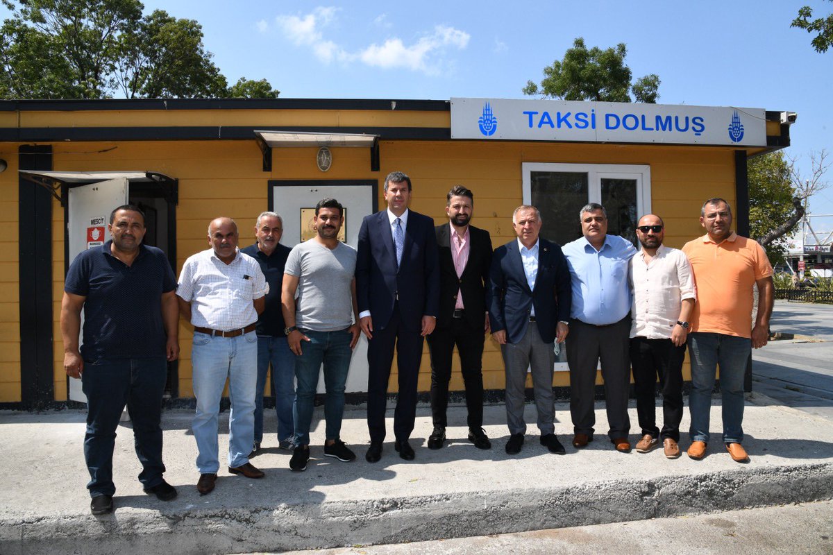 serdildara's tweet photo. Bugün CHP İstanbul Milletvekilimiz değerli @gokanzeybekCHP ile Dolmuş esnafımızla bir araya geldik. Tüm gün trafikte ülke gündeminin nabzını en iyi gözlemleyen arkadaşlarımızla hem sorunları üzerine konuştuk hem keyifli bir sohbet gerçekleştirdik. https://t.co/HkKIjLjWxL