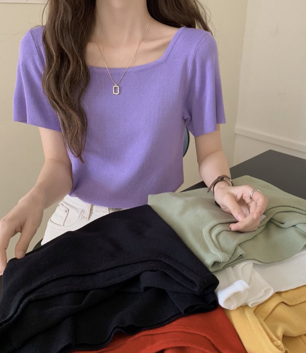 BUDOFASHION's tweet image. いつものスカートもデニムも“おしゃれしてる感”が出せるカラートップス💛💚💜

襟元がＶでもなく丸でもなくスクエアネックなので、ボトムス次第で可愛くもかっこよくも着られます😊

骨格診断ストレートタイプにおすすめです🙆‍♀️✨

▶︎『ABITOKYO』スクエアネックサマーニットプルオーバー