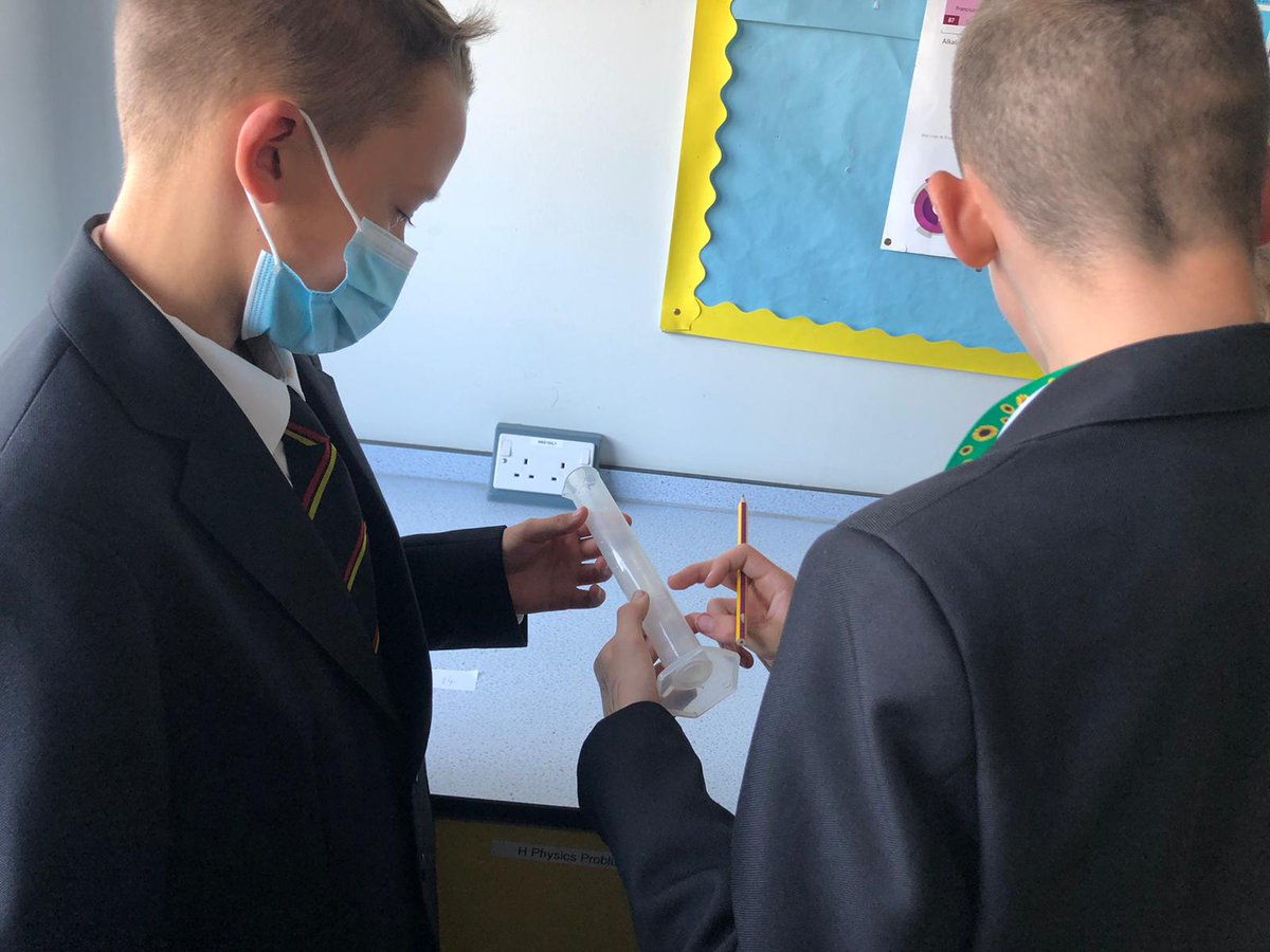 StAmbroseSci's tweet image. Exciting launch of "Making Thinking Visible" @stambrosehigh today! 

S1 have been playing the #ExplainationGame where they are #Thinking all about names &amp;amp; functions of apparatus! 

#MakingThinkingVisable #MTV #thinkingclassroom #Visible #MakersHour #Making #STEM #CriticalThinking