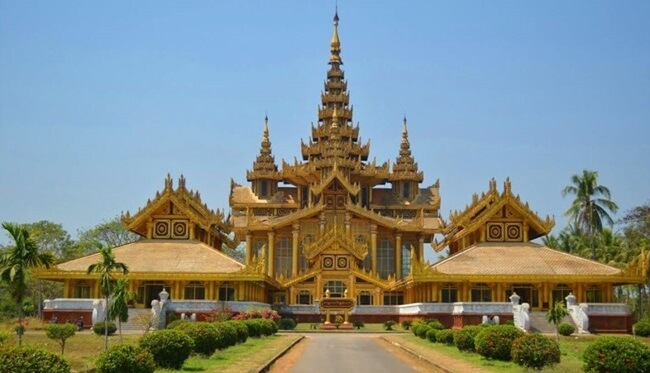 CastleRealtor's tweet image. Kanbawzathadi Golden Palace

Location: Myanmar 
Built: 1556 (1992) 
Price: Armor made of beskar steel

Having been rebuilt over 400 years after the original burned down, you know this unit will contain all the modern amenities behind its 16th century façade.
 #castles #travel
