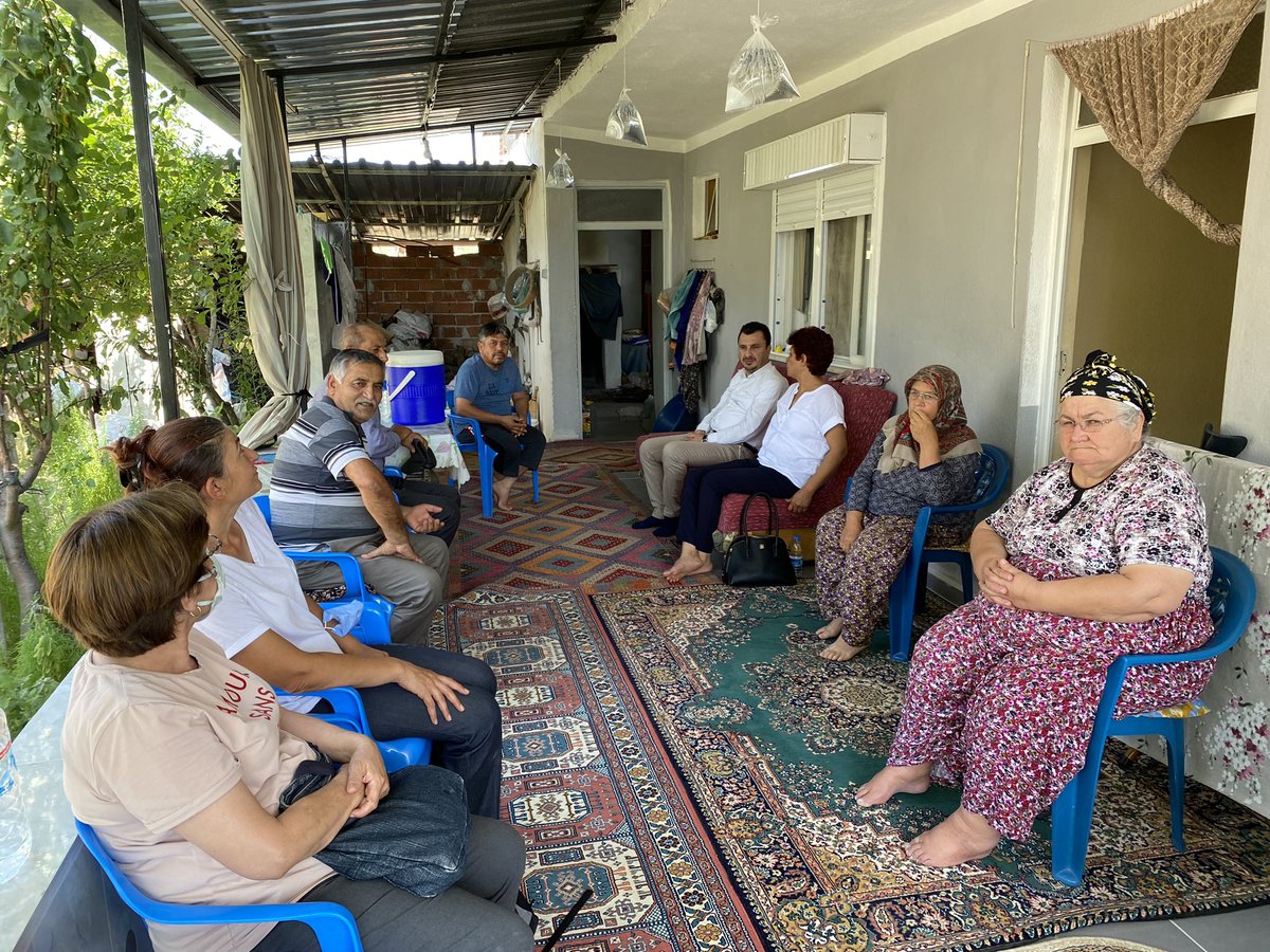 BasevirgenBekir's tweet photo. #Köprübaşı #Borlu Mahallemizde geçtiğimiz günlerde kaybettiğimiz, parti üyemiz Hikmet Kıvrak’ın ailesine taziye ziyaretinde bulunduk. Merhuma Allah’tan rahmet, ailesine başsağlığı ve sabır diledik. Mekanı cennet olsun. https://t.co/hv7YmSAklV