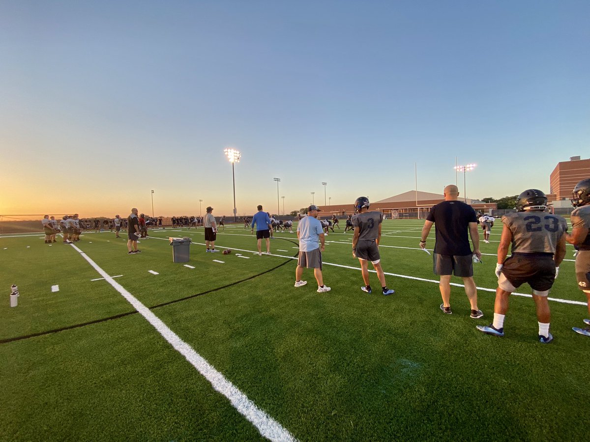 It’s a beautiful morning for some @WERaiderFB Shout out to all of our student athletic trainers for being here at 6:15 AM for practice the past 2 days 🙌🏼 #FirstInLastOut #FILO @WERaiderSM @WEHS_Raiders