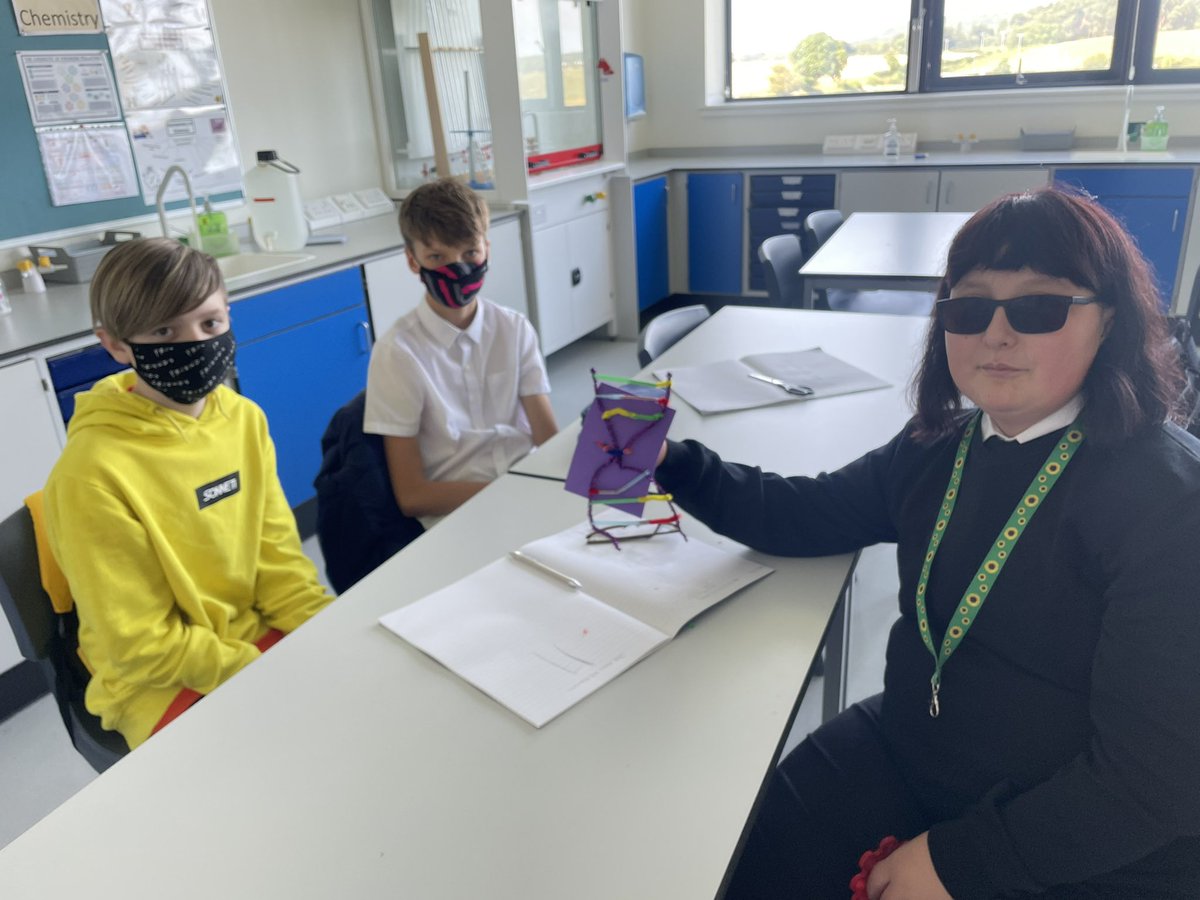 Some excellent DNA modelling happening with 2S2 today, the pupils even put a handle on it for easy display 👍 very creative lesson today!