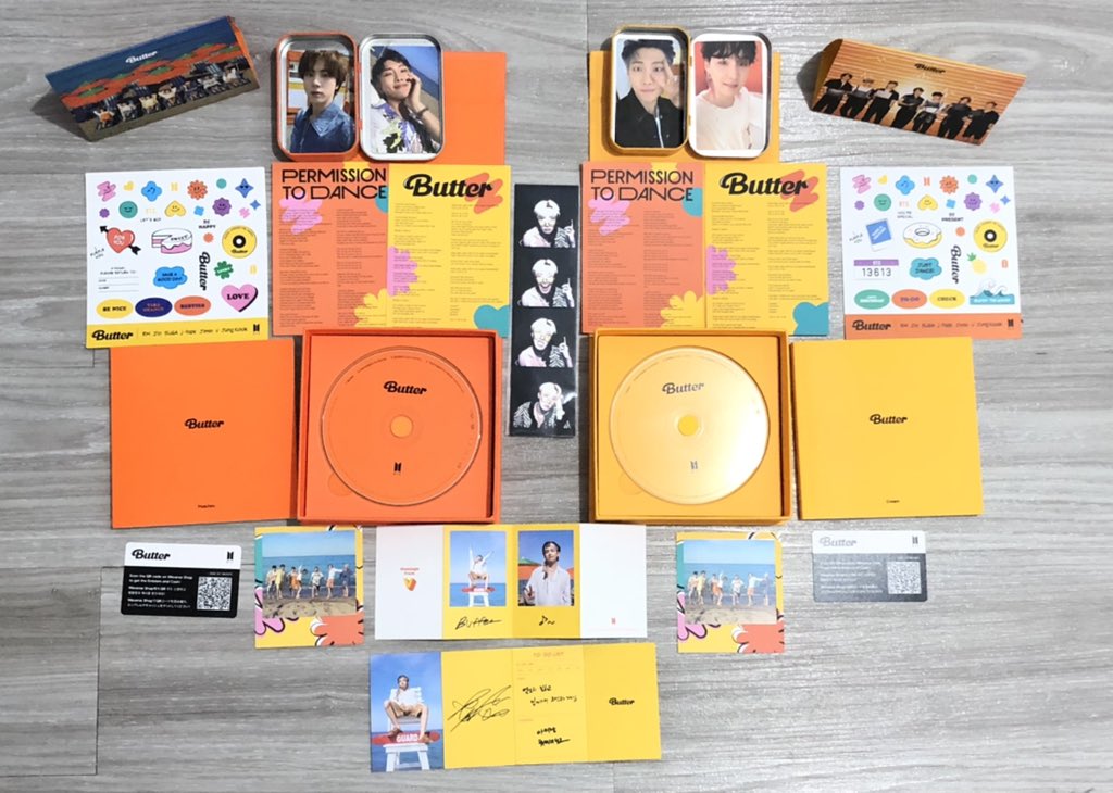 playfulkth's tweet photo. THEY ARE ALL HOME TONIGHTTTT AHHHHH~ thank you for a very fast transaction @youngforeverph !!!! Posted LF last night, got the item a while ago! ❤️ 

PS: I got HYUNG LINE ❤️ https://t.co/3TtbBn38K6