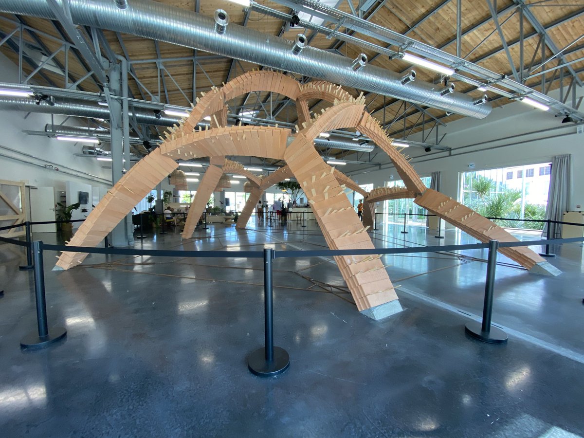 Si vous passez par ⁦Niort, faites un tour à l’îlot sauvage : Espace d’expo et café végétal! Il y a actuellement une sculpture autoportante, monumentale et tout en équilibre de Vincent Ganivet à découvrir !
