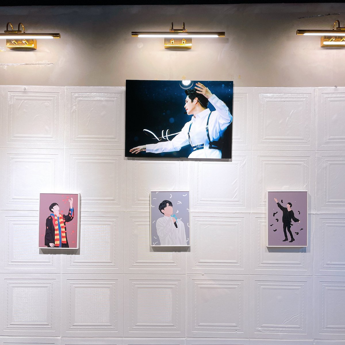 내일 카페 이벤트 마지막 날입니다! 카페 마감 시간에 맞춰 현장에 있으신 분에 한해 액자 나눔을 합니다! 액자 구매하신 분께는 액자를 한 점 더 증정합니다! 

25일 카페 운영 시간: 12:00 ~ 20:00