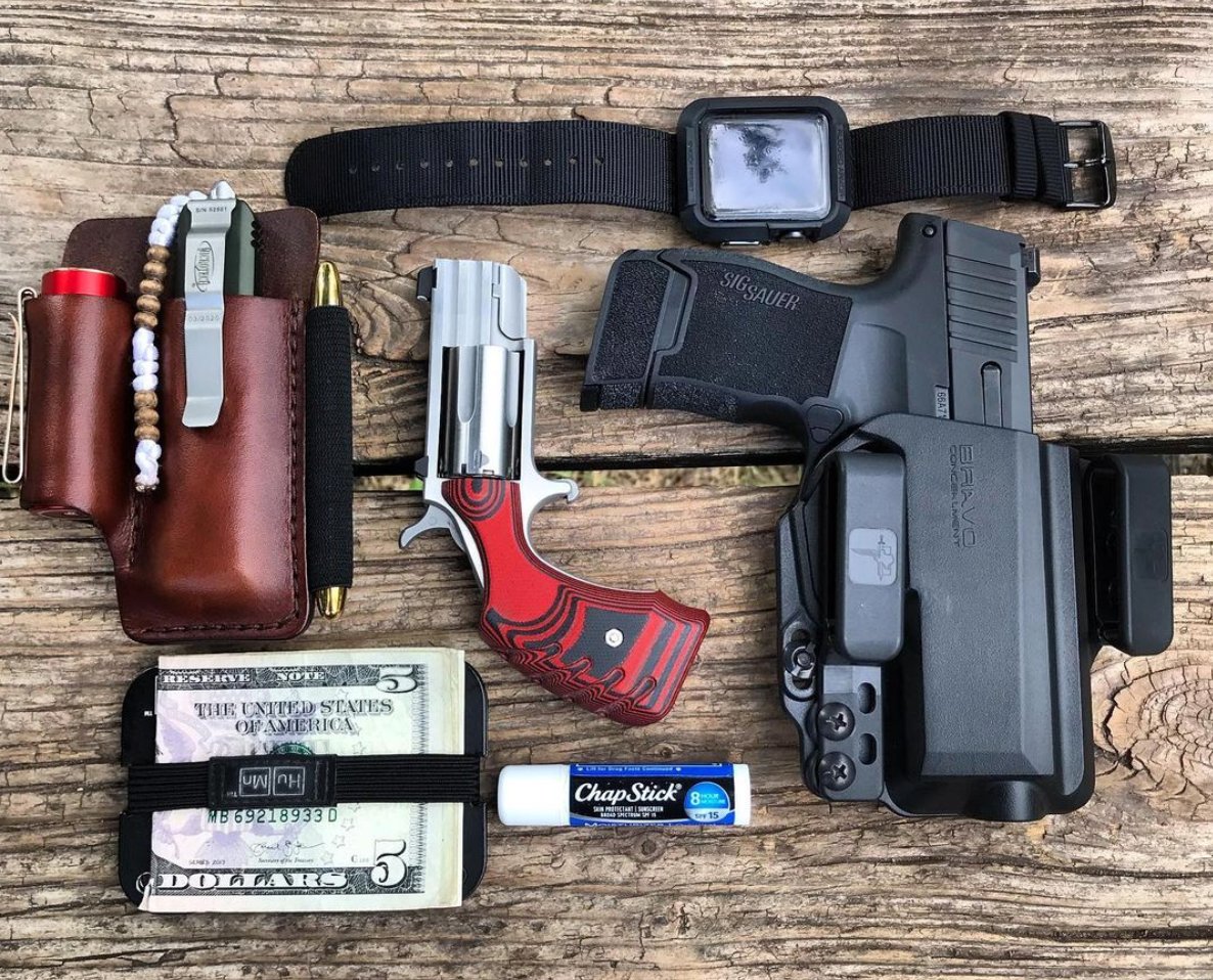 BravoHolsters's tweet photo. Always upgrading my EDC
Repost from @someguy_fromtexas
@bravoconcealment @sigsauer_daily @northamericanarms #bravoconcealment #sigsauer #sig #sigp365 #concealedcarrynation #alwayspackingheat #applewatch #taleofknives #micrtechknives #olight #olightflashlights #nnapug #pug https://t.co/tq5xOYQsNz