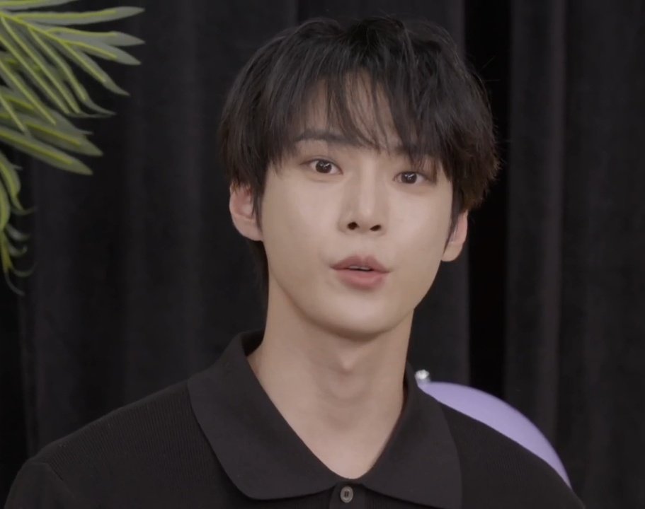 dotaefolder's tweet photo. #doyoung and #taeyong wearing black for today's vlive! https://t.co/sbYa6lNRHZ