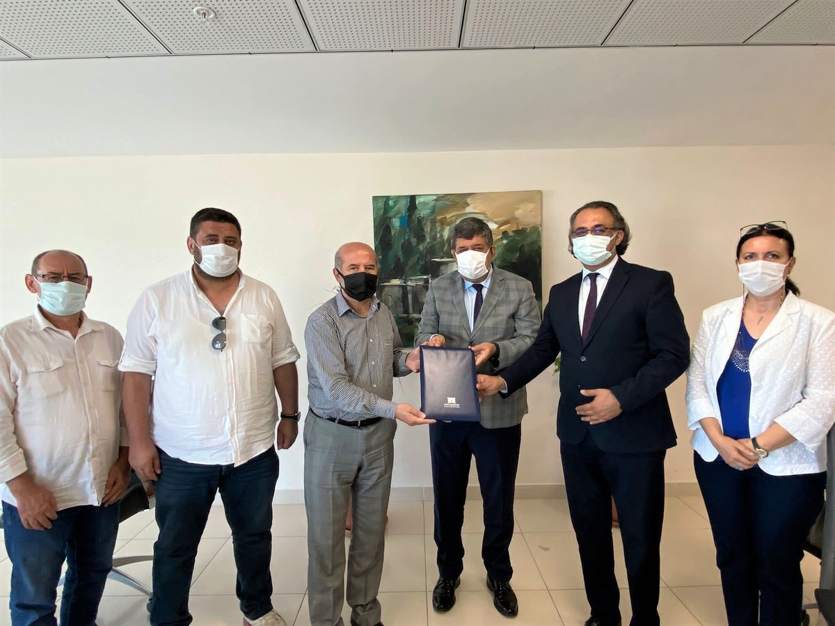 KTOKaratayLEE's tweet photo. Üniversitemiz ile Eğitimciler Birliği Sendikası arasında lisansüstü eğitime ilişkin iş birliği protokolü imzalandı.

Protokolün üniversitemiz ve @EgitimBirSen ailesine hayırlı olmasını temenni ederiz. 👏 https://t.co/9fm8s8xiTq