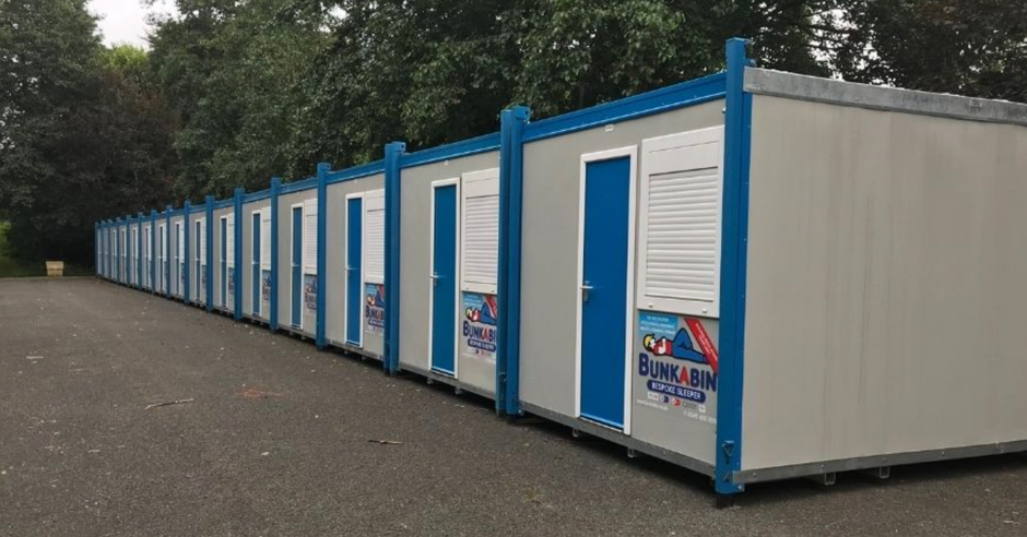 🔵 Work is set to begin on the next site we're using to expand our emergency accommodation.

18 cabins have been delivered to Rosewarne long stay car park in Camborne to provide safe emergency housing for those in need.

More on this ➡️ bit.ly/3zfMMED