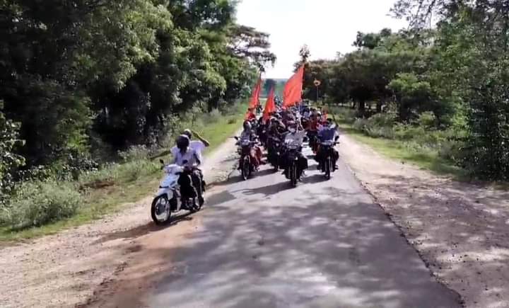 Hundreds of protestors in the Southern zone of Myaing Township joining the motorcycles strike to overthrow the military dictatorship.

#UselessASEAN #Aug24Coup 
#WhatsHappeningInMyanmar