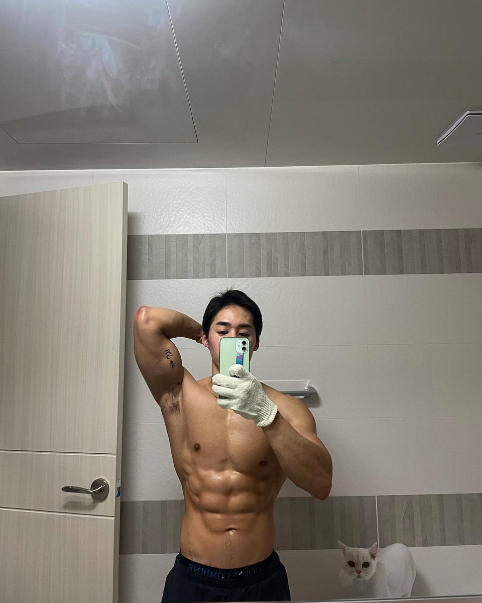 geunyookmon121's tweet photo. korean army https://t.co/SbTAey8gq2