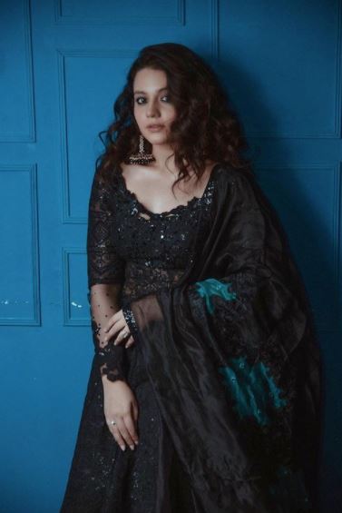 e_monthly's tweet photo. Here we have some stunning looks of the #Zebaish starlet from her Instagram pulling off heavy traditional jhumkas much effortlessly. https://t.co/633KGEPYdN