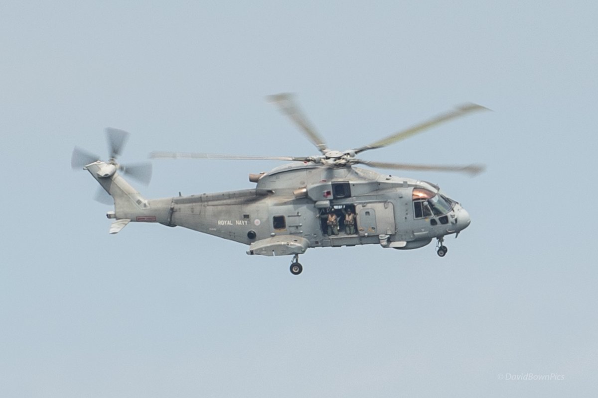 @royalnavy Merlin ZH842 based @RNASCuldrose landed @DartmouthBRNC and did a few circuits.Great to see the Merlin back!

@FAA_RN @CaptainRReadwin @DartHarbour @824nas