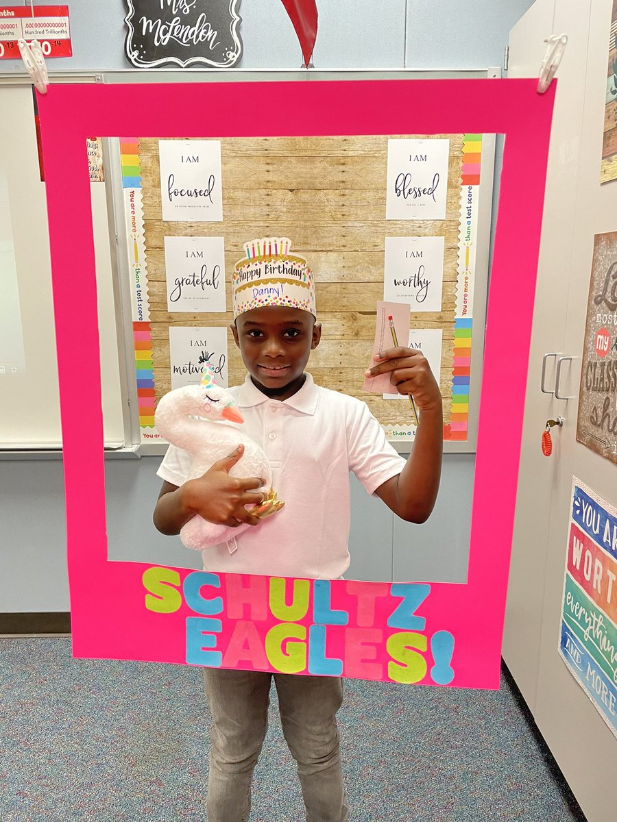 taymclendon22's tweet photo. Birthdays are a big deal in Mrs. McLendon’s 3rd grade class! 🎉😊 https://t.co/9FIPNOEiao
