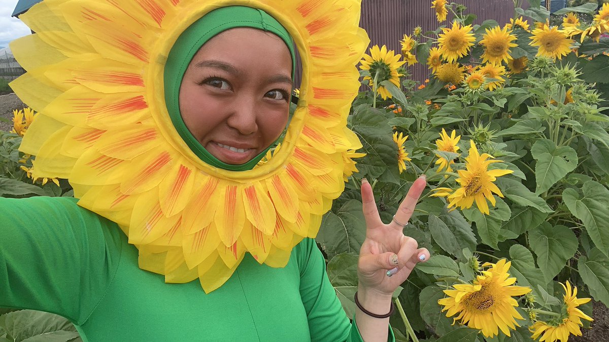 ⭐️ひまわりです ひまわりになりました🌻爆笑 ちゃんと顔も茶色にペイントしたよwwwww