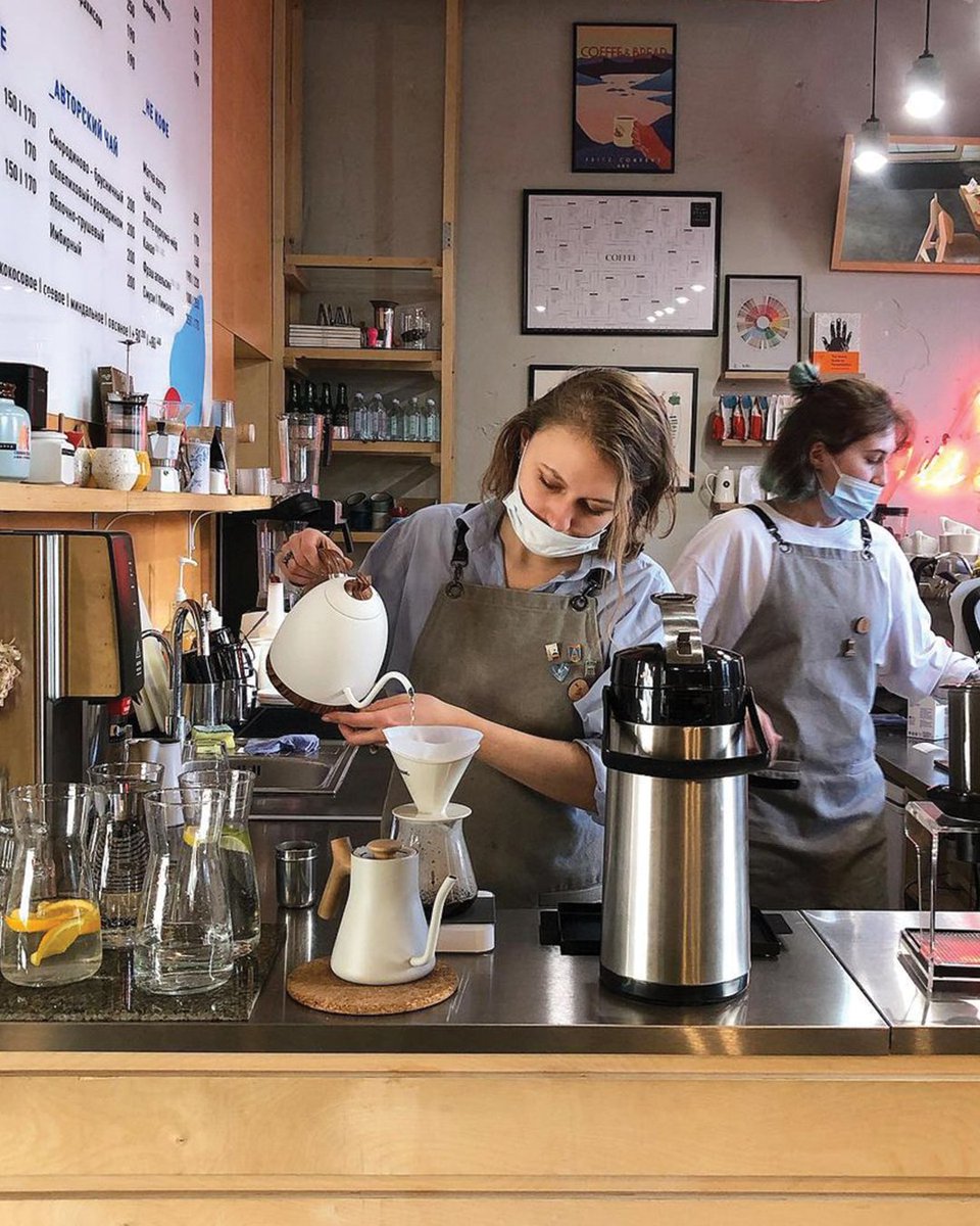 bravilorbonamat's tweet photo. When you serve various types of coffee, it’s always easy to keep an Airpot full of hot coffee at hand to serve a quick cup. 🏃‍♀️☕

More info about the Airpot here ➡ https://t.co/RFSxvc2pk1

#coffee #catering #lunch #foodie #serve #Airpot #BravilorBonamat https://t.co/hbUfeJj2pD
