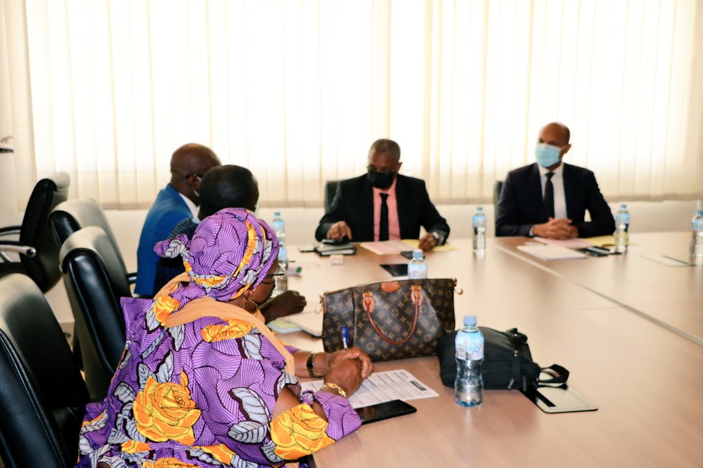 Session de travail entre <a href="/MIPPP_Guinee/">Ministère en charge des Investissements et des PPP</a> et le @AgricultureGn1 sur le suivi des dossiers en communs. Un accent particulier sur la présentation des opportunités d’investissement dans l’agriculture et l’élevage à @Expo2020dubai durant le #Guif2
<a href="/GouvGN/">Gouvernement GN</a>
<a href="/APIP_Guinee/">APIP Guinée</a>
@GuineeExpo2020