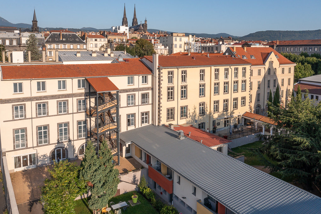 GilMuratelPhoto's tweet photo. Belle collaboration avec l'équipe de l'Association CAPPA et du directeur du site Richelieu, Damien AMACHANTOUX, pour leur confiance dans la réalisation des clichés par drone de leur site administratif et d'hébergement de Clermont-Ferrand.
#dronephotography #corporate #photography https://t.co/xJ2ct5MvrK