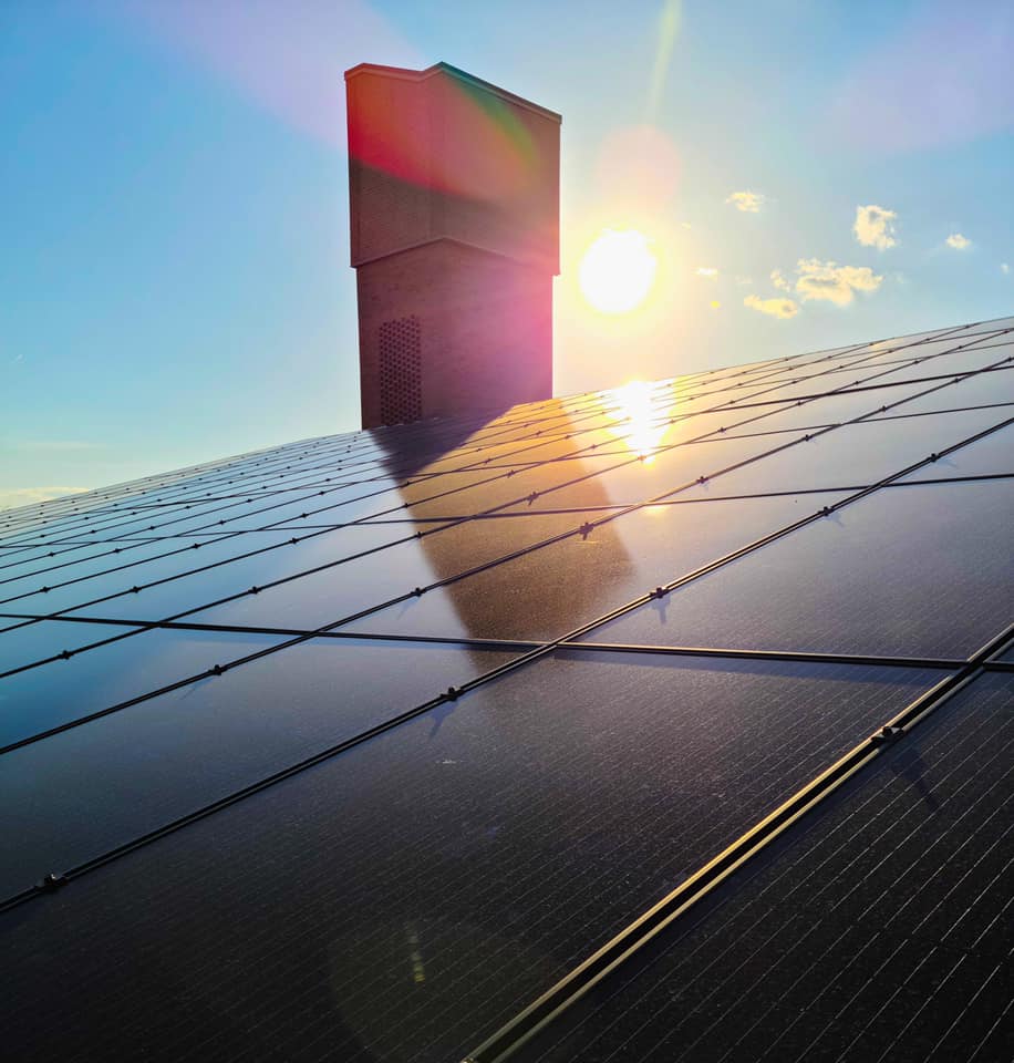 IPLdmv's tweet image. Today, @PELCAlexandria will be welcoming Sen. @MarkWarner's staff to see the church's solar panels, rain gardens &amp;amp; commitment to racial justice first-hand. VA faith communities call on Sen. Warner to follow our lead, starting w/a Clean Electricity Payment Plan. #Actnowonclimate