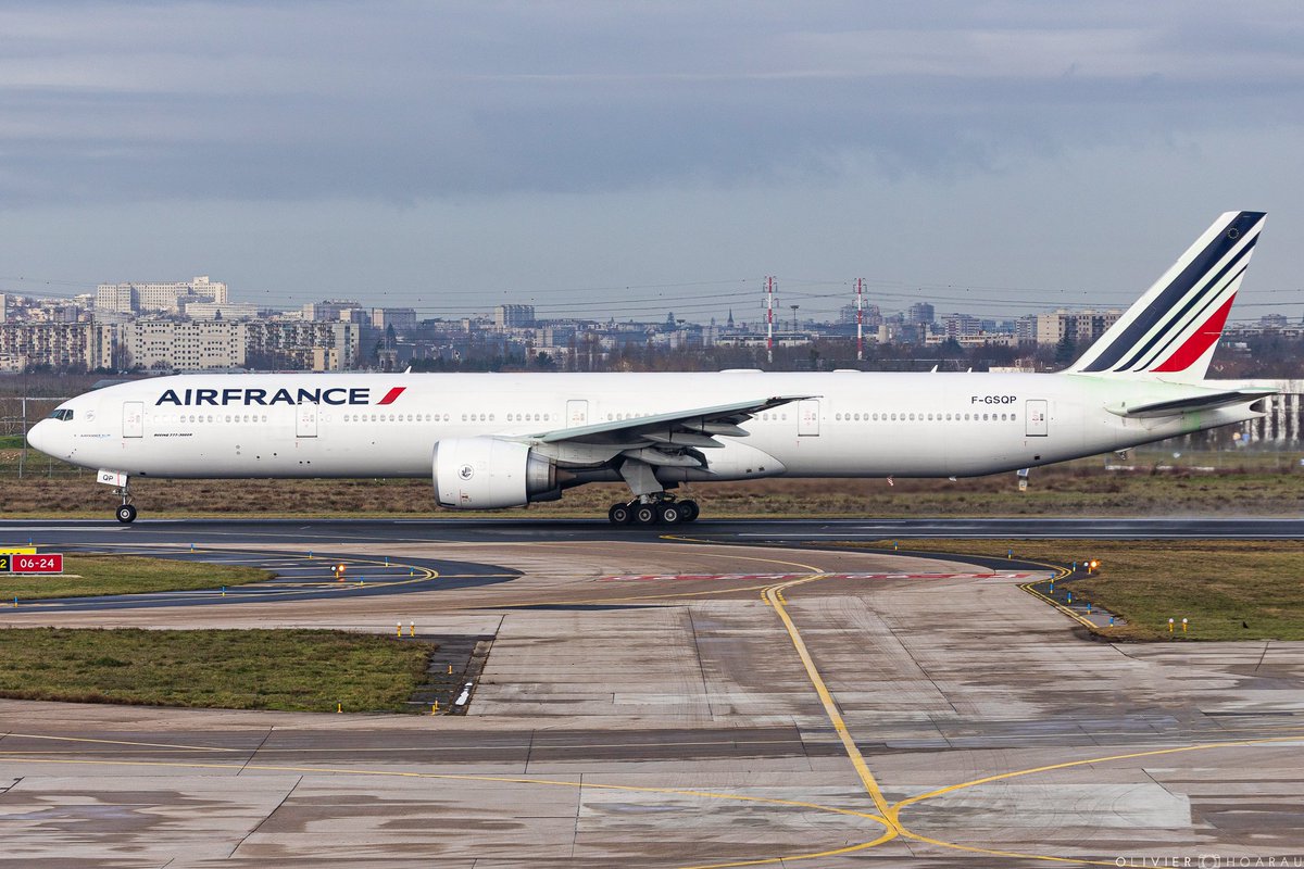 OlivierHoarau's tweet photo. 🇫🇷 My taxi for tonight ✈️ flight from @ParisAeroport to #LaReunion ✈️ 🇷🇪
@AirFranceFR #Boeing777 #b777 #FGSQP #avgeek #airfrance https://t.co/lA3l8pYT95