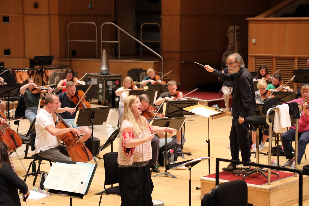 🎶 We're back at @bbcproms this Thursday with a #worldpremiere by American composer George Lewis, and #Beethoven's Symphony No.2 & concert aria ‘Ah! perfido' featuring @LucyCroweSop 👏👏 Here we are in our final #Glasgow rehearsal! bbc.co.uk/proms/events/p…