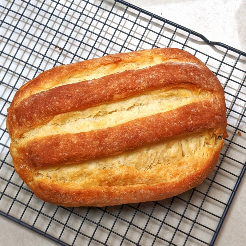 delhifoodiesDFZ's tweet image. AROMA. There ain't anything that matches the aroma of freshly baked bread wafting through your home.This one is a French style milk bread which was much appreciated at home. #bread #milkbread #breadbakers #breadbosses del #breadmaking #saltwaterflouryeast #artisanbread #homebaked