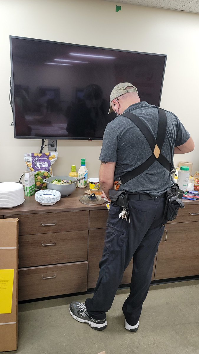 Doing a Merchandising Appreciation week for all our dedicated sales floor associates. Bags all signed and now to stuff them! Plus food for 3 days! <a href="/hdjustjoan/">Joan Morris</a> <a href="/jesse_klingbeil/">Jesse Klingbeil</a> <a href="/ChampaignHD1984/">ChampaignHD1984</a> @LemmaTony