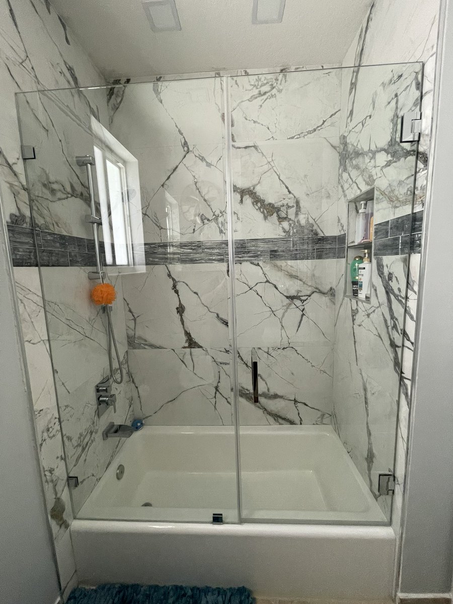 erne352's tweet photo. Bathroom construction #bcn2210 #fiu #fiumossschool #Construction @FIU_MossSchool https://t.co/53dSKvGddQ