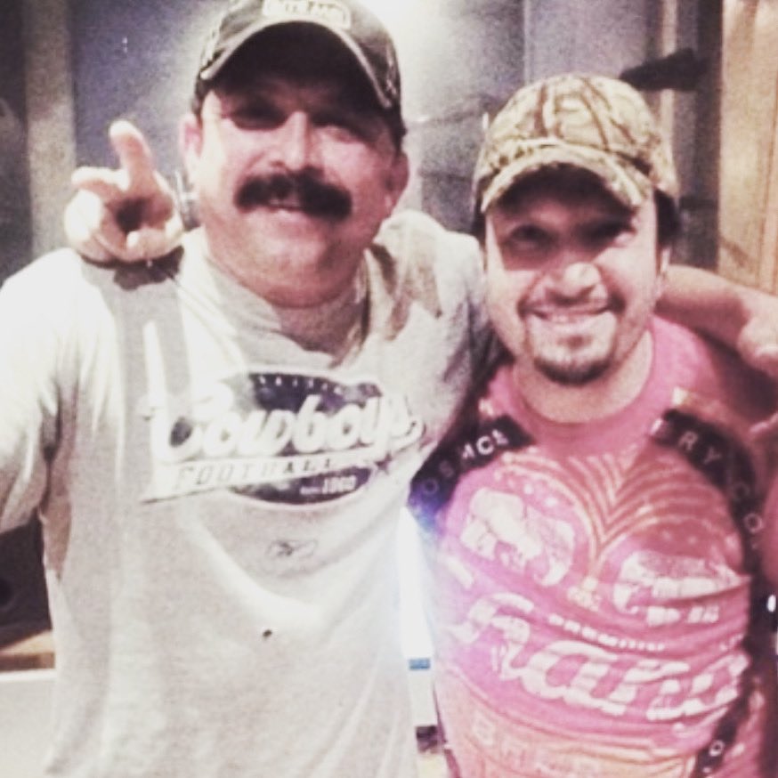 Por siempre <a href="/EmilioOfficial/">Emilio Navaira👑</a> un abrazo eterno hermanito…