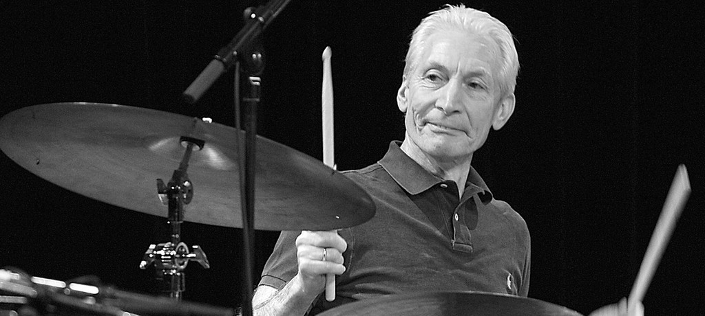 Der Rock’n’Roll-Himmel konnte nicht warten: Er hat den großen, unvergleichlichen #CharlieWatts, Drummer der #RollingStones und großer Liebhaber und Förderer des Jazz, zu sich genommen. Wir verneigen uns in Dankbarkeit vor dem nobelsten Time Keeper, den der Rock’n’Roll je hatte.