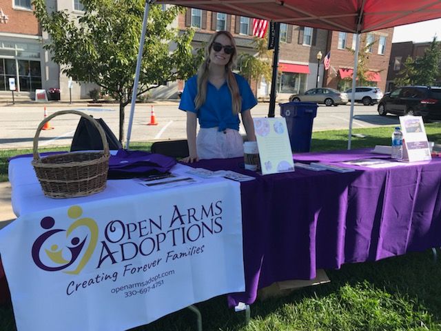 OAAdoptOH's tweet photo. Athena and Alyssa were out today at First & Main in Hudson for Northeast Ohio Parent Magazine's Family Fun Day. The did face and hand painting for the kiddos. #NEOParent #FamilyFun https://t.co/7kDJa2u16U