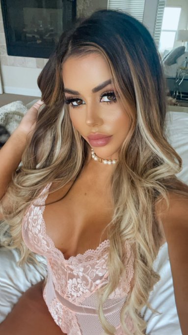 Retweet if you missed my ombr&eacute; hair 👼🏽 https://t.co/VjwfEn8xAO