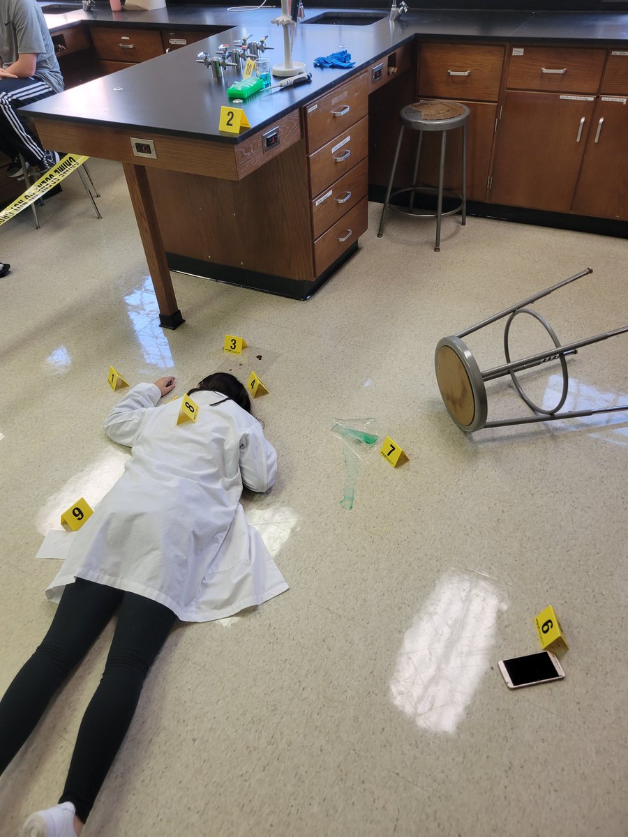 HawleyScience's tweet image. Thank you @aamyxforPBS for being my Anna today! You played an excellent decedent. #RHSBMS @learnatRHS @PLTWorg