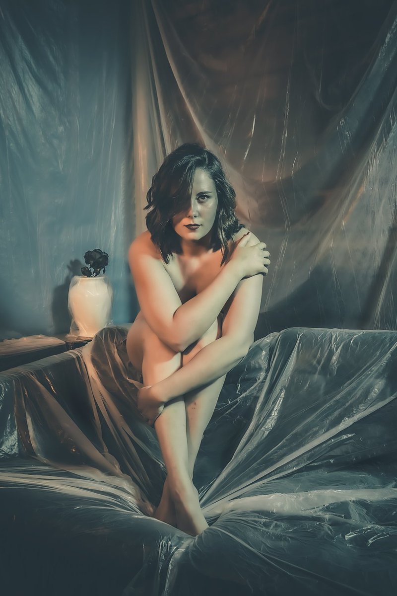 UANDLS's tweet photo. What about #NFTs of the art project Nude in the living room ? From Idan Wizen ? More than 2200 artworks... https://t.co/25s8uXaTzA