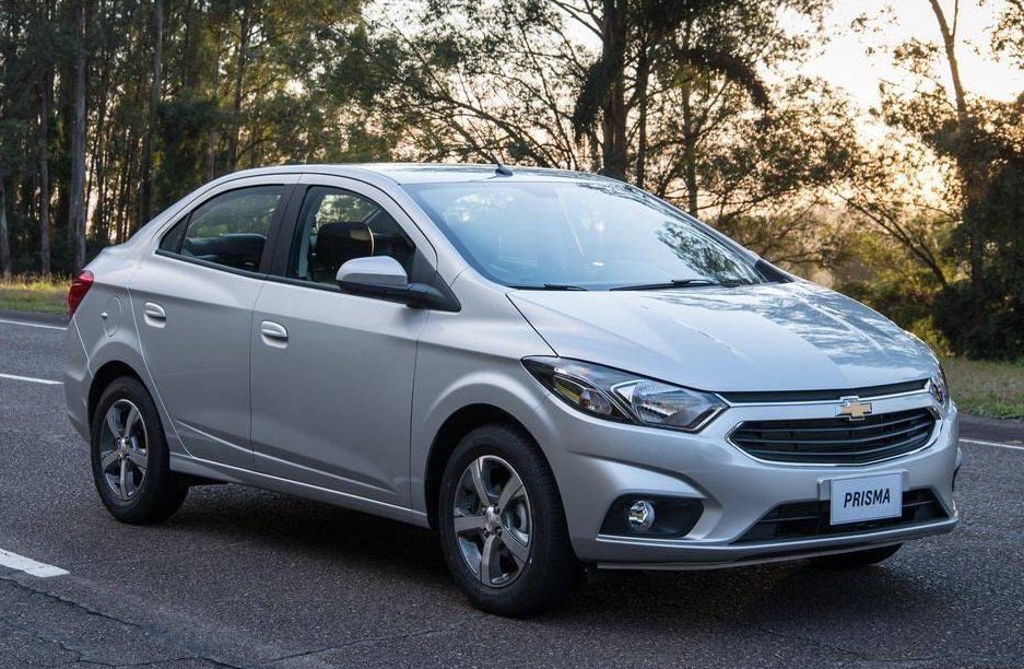 mc__'s tweet photo. ¿Estoy muy mal o el Chevrolet Prisma se parece a un Carpincho? https://t.co/k9MxocSHE9