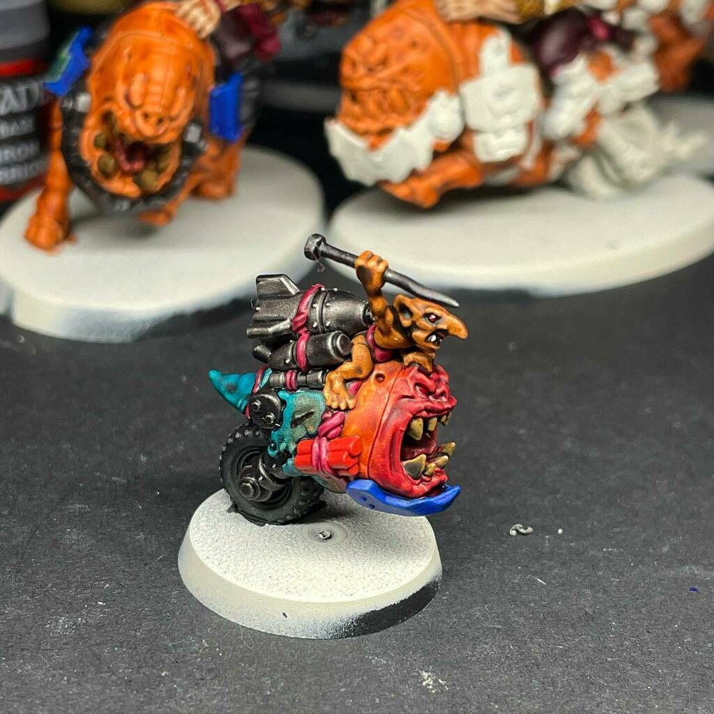 purplemonkey790's tweet photo. The most important model in the squig range #bombsquig #warhammer #warmongers #warmaidens #warhammercommunity #thehobbyroom #squigs https://t.co/KWy82z3ggI