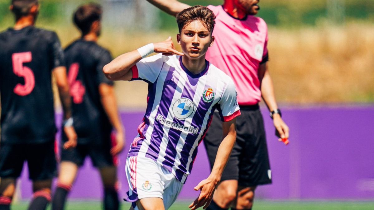 Cantera Real Valladolid (@rvcantera) on Twitter photo 🇪🇸💜 Chuky, citado por la selección española sub18
⚽️ El vallisoletano disputará el Torneo Internacional Lafarte Foot Avenir
👉🏻 rvcf.info/3gsvcGn
🙌🏻🥳 ¡Enhorabuena!
#pucela #RVcantera 🇪🇸💜 Chuky, citado por la selección española sub18
⚽️ El vallisoletano disputará el Torneo Internacional Lafarte Foot Avenir
👉🏻 rvcf.info/3gsvcGn
🙌🏻🥳 ¡Enhorabuena!
#pucela #RVcantera