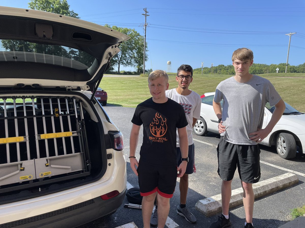 marcwelch1999's tweet photo. In addition to walking dogs, they did laundry and built this cage. The work of a different kind continues tomorrow: first day of classes @WabashCollege #livehumanely https://t.co/IkTWZ3yeNo