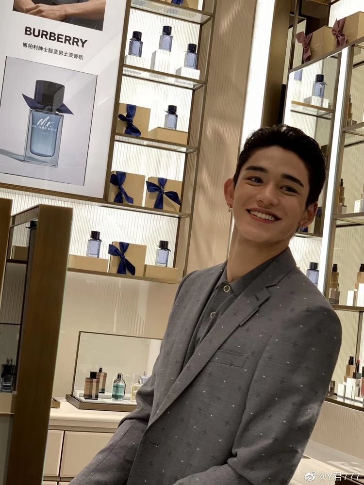 ดวงจันทร์ยังคงสวยงามแม้ไม่เต็มดวง เธอเองก็เช่นกัน