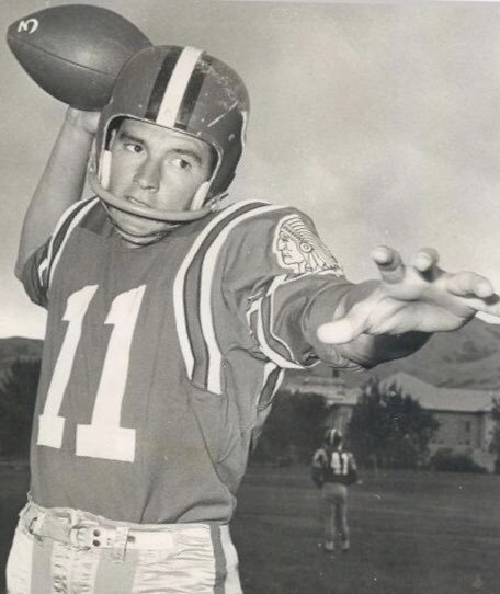 UtahMan1850's tweet photo. #Roadto63
Win #31 - 10/12/1957 - QB Lee Grosscup led the Utah offense, throwing for 1 TD and running for 2 more as Utah won their 7th straight over BYU, 27-0. Grosscup was named an All-American and was the 10th overall pick in the 1959 NFL Draft by the NY Giants https://t.co/9ZS9dHkc2R