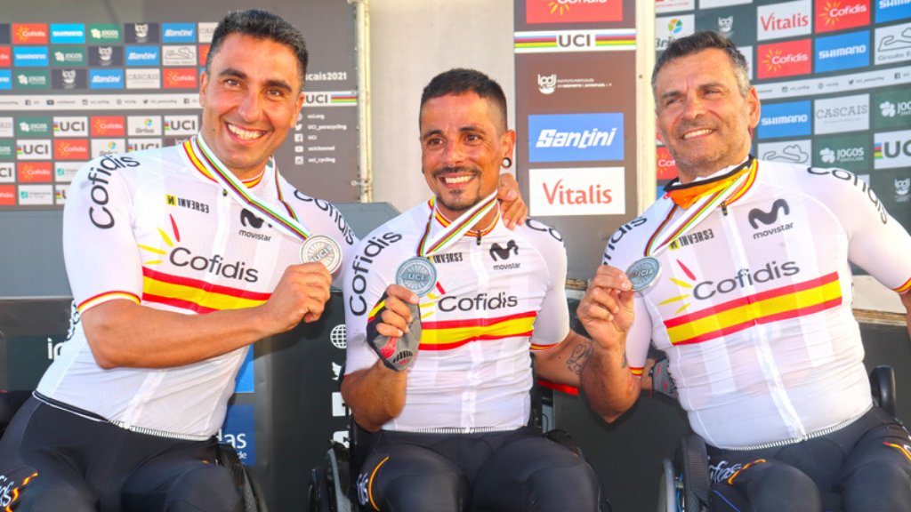 ERCViladecans's tweet photo. 🟡 Avui comencen els Jocs #Paralímpics de #Tokio2020 i des de #Viladecans estarem immillorablement representats pels 'handbikers' @sergiohandbiker i @israrider 💪 Tots els nostres millors desitjos amb vosaltres. Molta força! #FemEsport #OrgullLocal 

#OlimpicsViladecans (📸 RFEC) https://t.co/lAqPaU8aOL