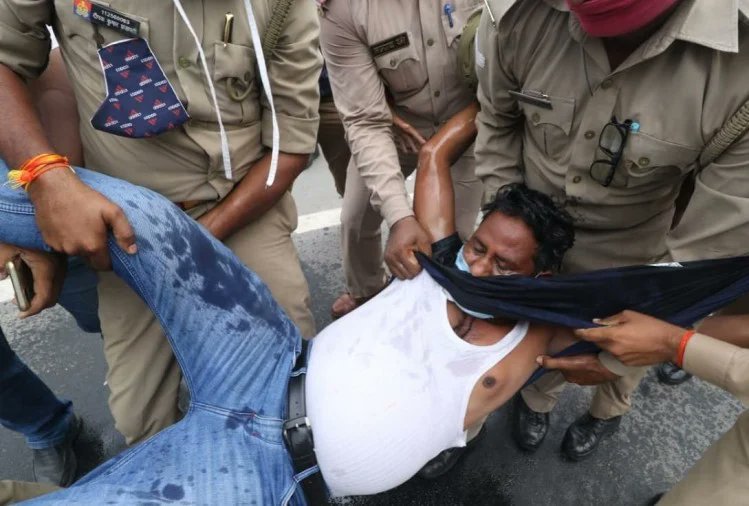 लखनऊ: विधानसभा के सामने आत्मदाह का प्रयास
मिट्टी का तेल डालकर आग लगाने की कोशिश
युवक ने आत्मदाह करने की कोशिश की
मौके पर पुलिसकर्मियों ने युवक को बचाया
ठाकुरगंज निवासी नरेंद्र मिश्रा को पुलिस ने बचाया