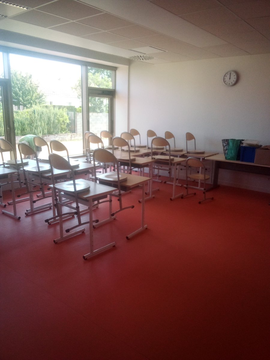 TapajOrleans's tweet photo. [Activités] Bravo aux TAPAJeurs du chantier de la nouvelle école primaire de Puiseaux, commandité par la com-com du #Pithiverais-Gâtinais.
💼 L'école est prête pour la rentrée ! @TAPAJFrance #insertion https://t.co/dSFJ938rEo