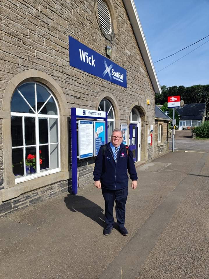 McBean77's tweet photo. Nice wee visit to Wick and Thurso today! Great to be working with Railway Chaplain Dereck Grant on suicide prevention planning. 10/9
#partnershipworking
@ListeningEar11
@RailChaplains
#jdereckgrant
@ScotRailed https://t.co/9f6TOTYhzx