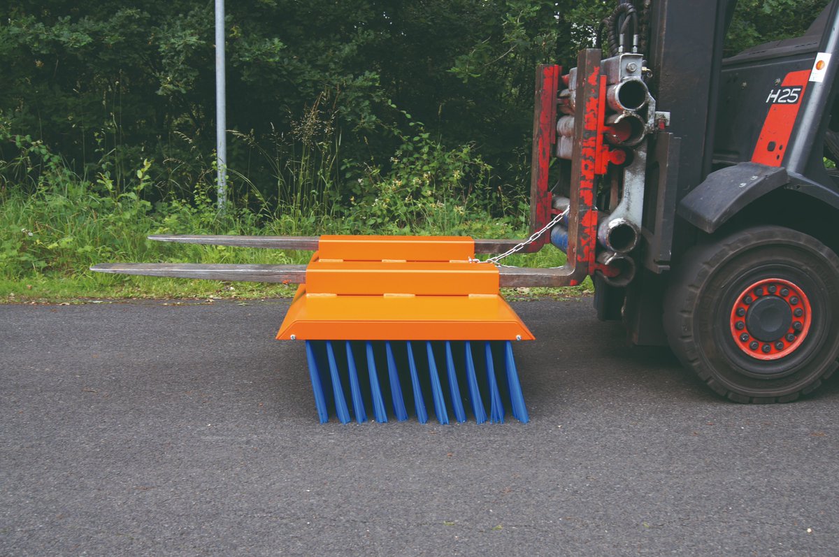 stephenmel70's tweet photo. Simple. Fast. Effective.

Mounting the SOLO push broom onto your vehicle is rapid &amp; it easily sweeps all dirt effectively. It can be used in agriculture, gardening, landscaping, construction,  forestry, horticulture, riding stables &amp; more.

Learn more> https://t.co/OIC3gvU85p https://t.co/h5Pcloxk07