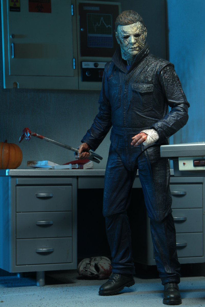 NECA_TOYS's tweet photo. "Let Him Burn!"
The brand new Ultimate Michael Myers from Halloween Kills. He stands in 7" scale and comes w knives, bat, bulb, skull mask, Halligan bar,interchangeable head &amp; hands. Available this Fall 🎃 https://t.co/G0yvo5Pohw