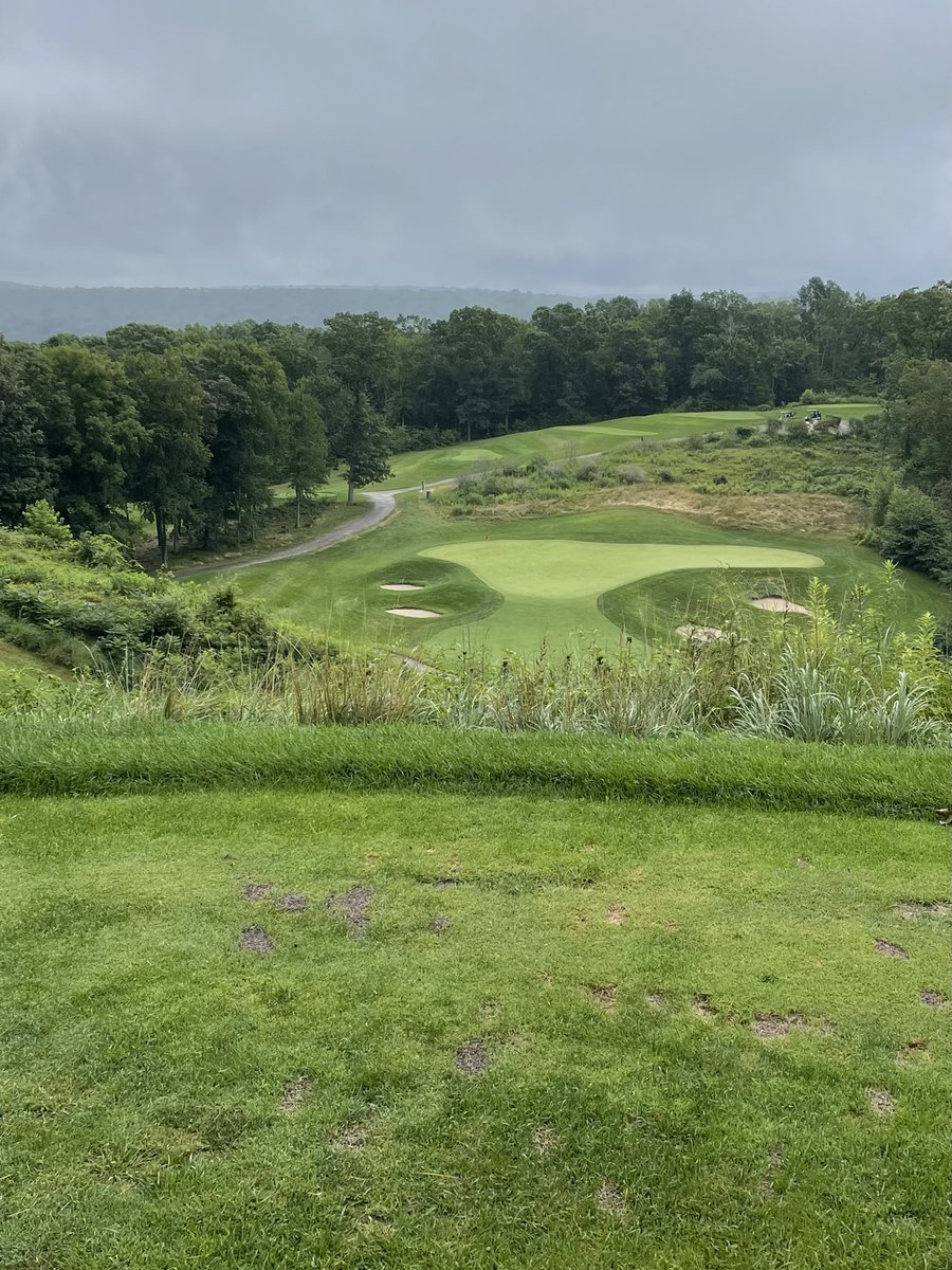 BikesBirdies's tweet photo. https://t.co/WmDh5Z4q1I Bored? Need inspiration for where to play golf? Check out my sneak peek of Fox Hopyard in CT. @petermillar @NORQAINER @Titleist @gfore @TriumphAmerica @FootJoy #mygolfmyway #findingfairways https://t.co/EWzEVcAU8U