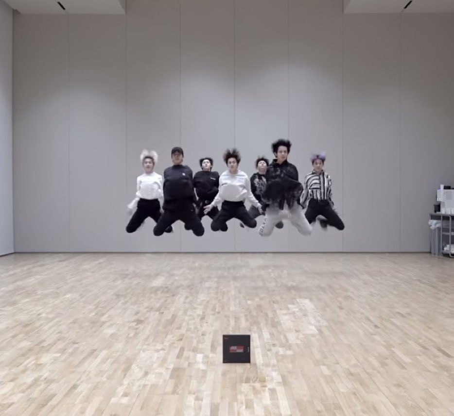 หรือนี่คือเหตุผลที่น้องเจคใส่หมวก